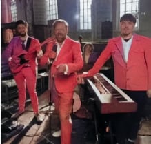 DS. FRED OMVLEE TREEDT OP IN DE KERK TE DIRKSHORN!! ELVIS PRESLEY